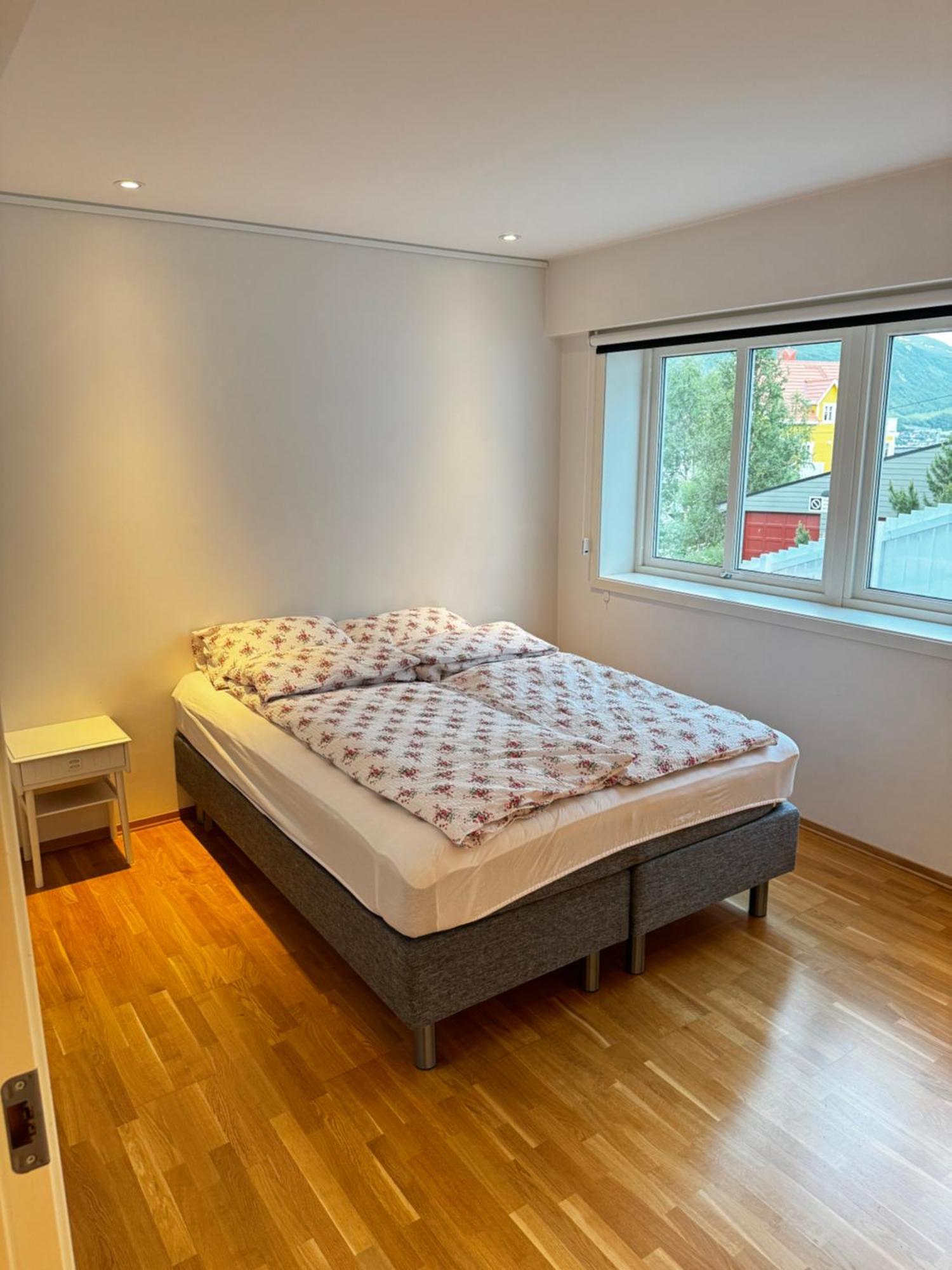 Sentral Leilighet Med Fantastisk Utsikt Tromso Bagian luar foto